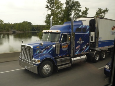 un truck sur la route